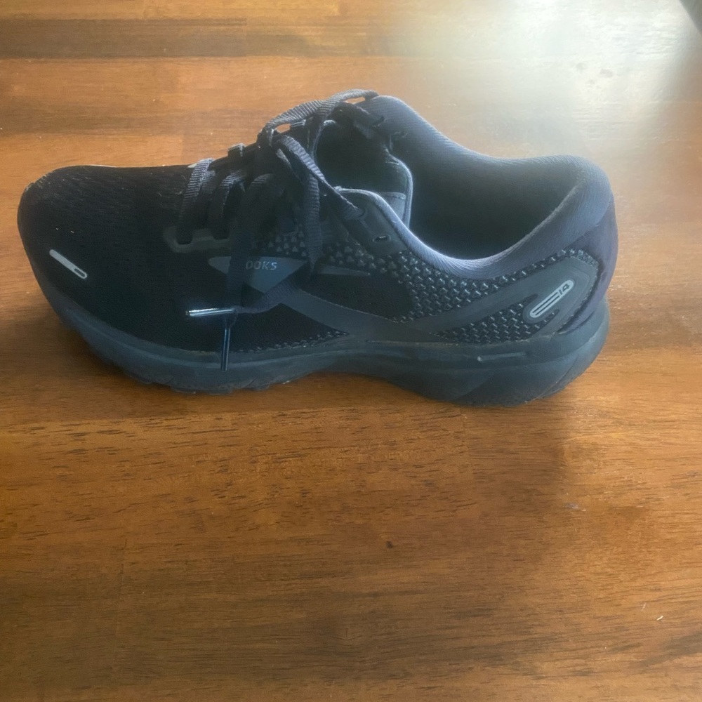Brooks tennis shoes